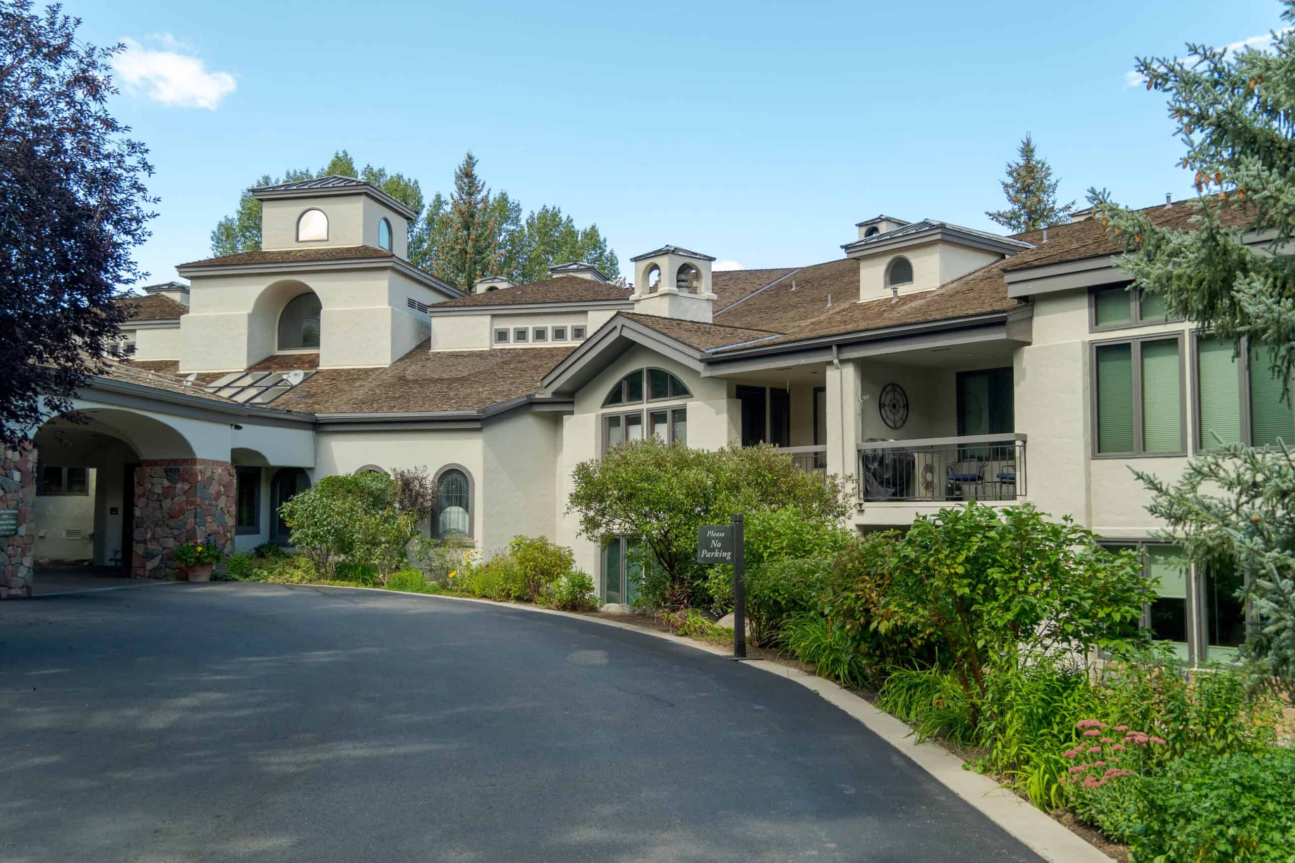 Mountain Lodge building outside view